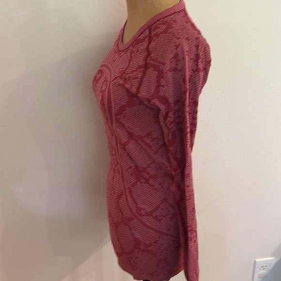 Lululemon sz 6 Swiftly Tech Long Sleeve Crew Heathered Cranberry Red Patterned - Picture 6 of 14